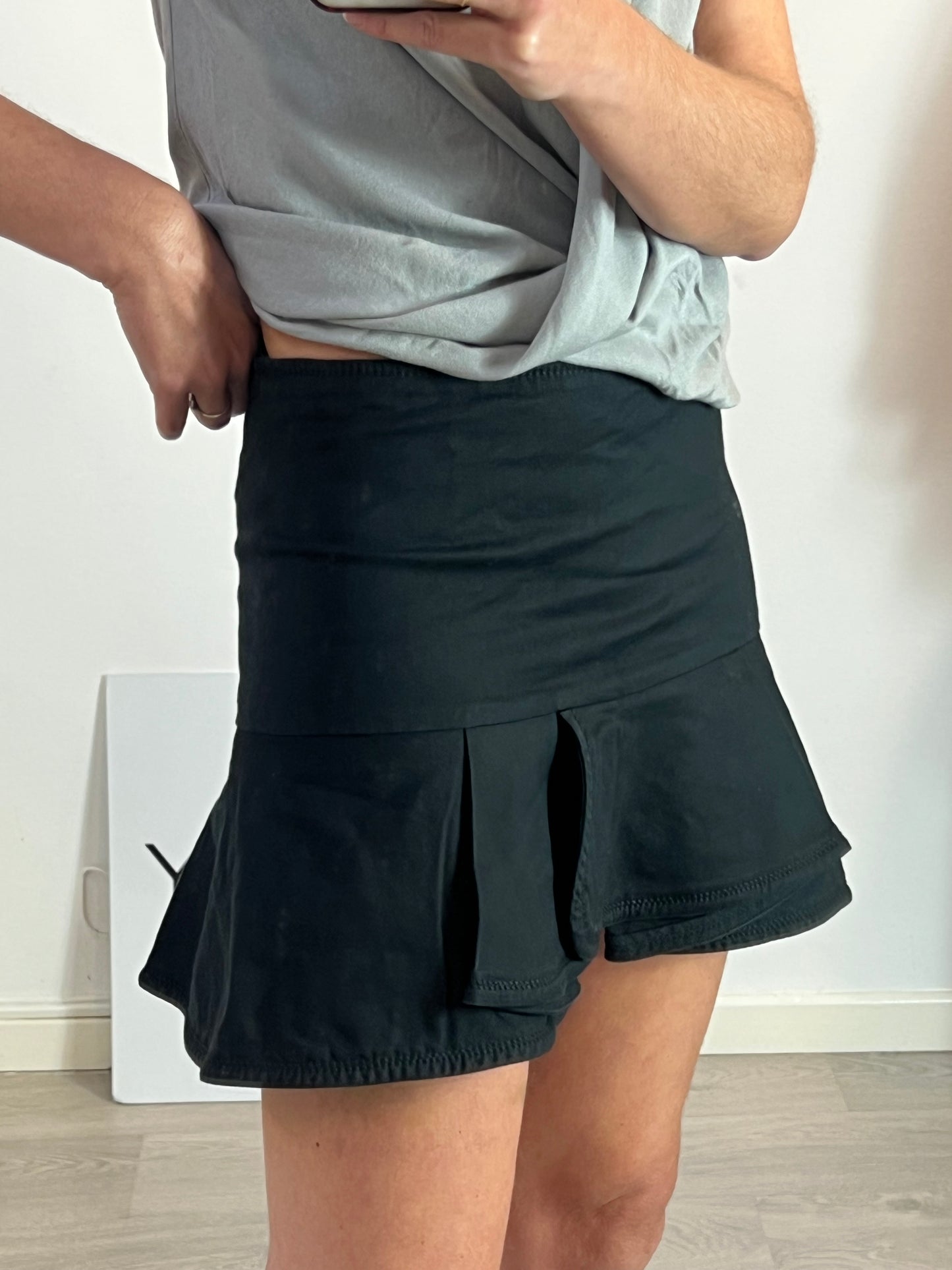 MEW MEW. Black denim ruffle skirt T.40