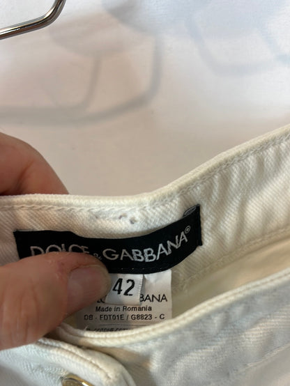 DOLCE&amp;GABBANA. White denim shorts with lace detail. Size 40