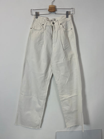ZARA. Denim pinzas blanco. T 36