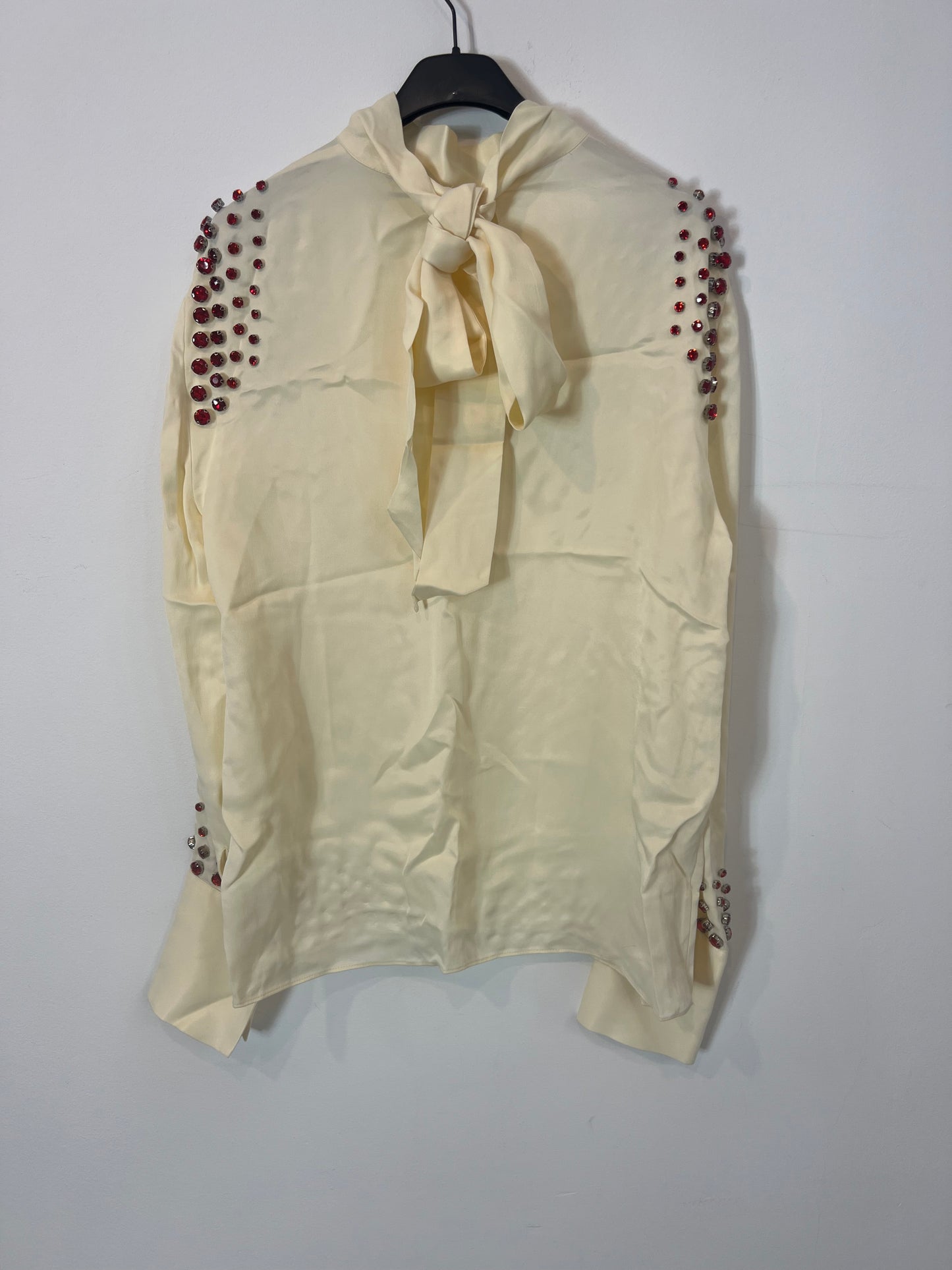 ZARA. Blusa satinada abalorios. T M