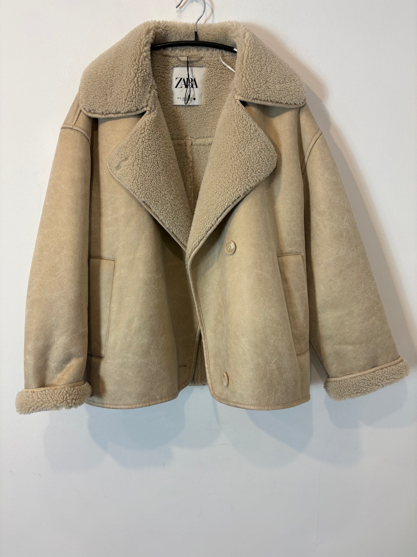 ZARA. Abrigo dobla faz beige