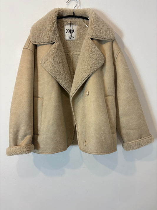 ZARA. Abrigo dobla faz beige