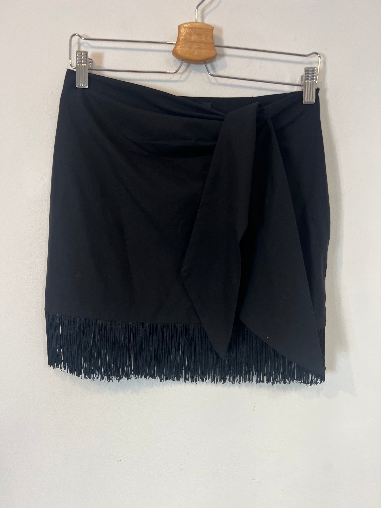 ZARA. falda negra flecos T.s