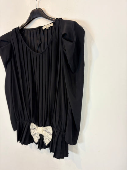 SANDRO. Blusa negra seda lazada