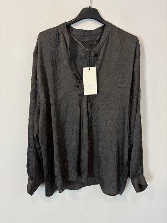 ZARA. Blusa gris textura