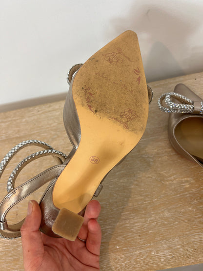 SOUL IN PAIN. Gold-tone lace-up stilettos, size 38