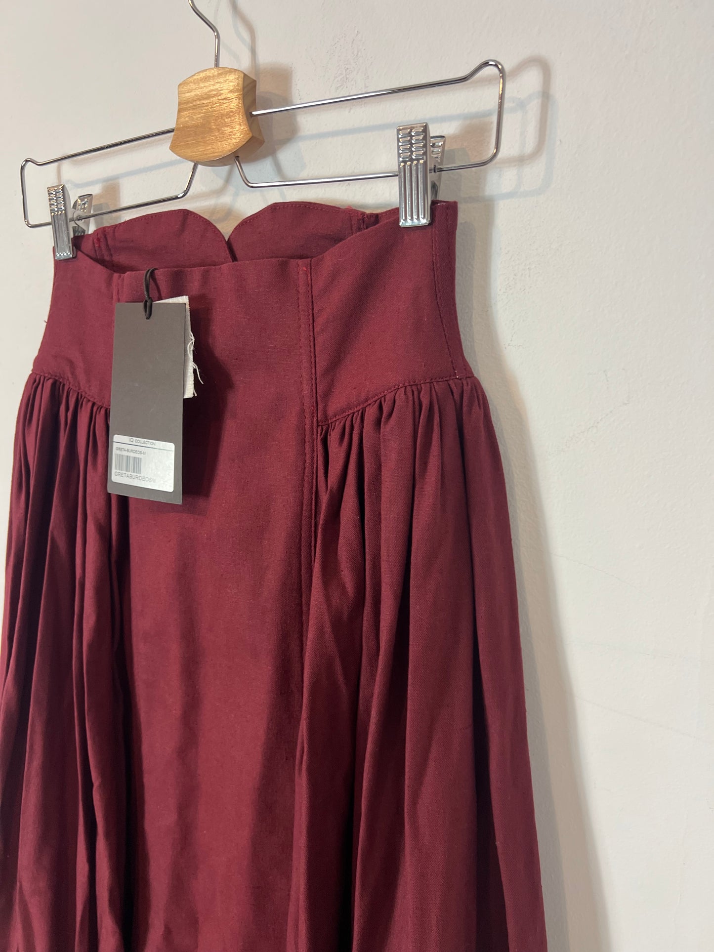 IQ.  COLLECTION. Falda larga burdeos. T M (tara)