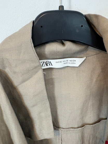 ZARA. Sobrecamisa beige lino