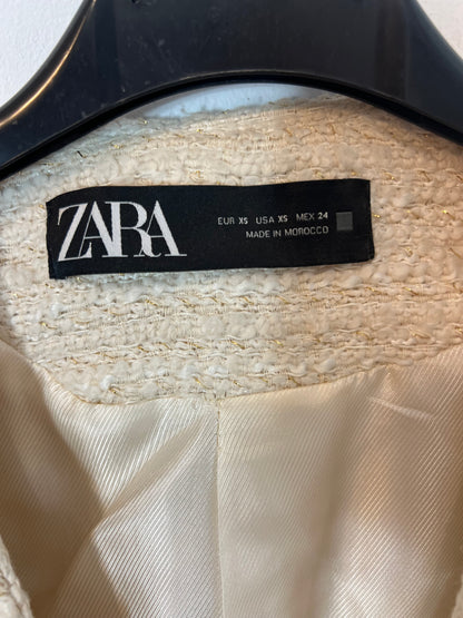 ZARA. Chaqueta larga tweed hilos brillo. TXS