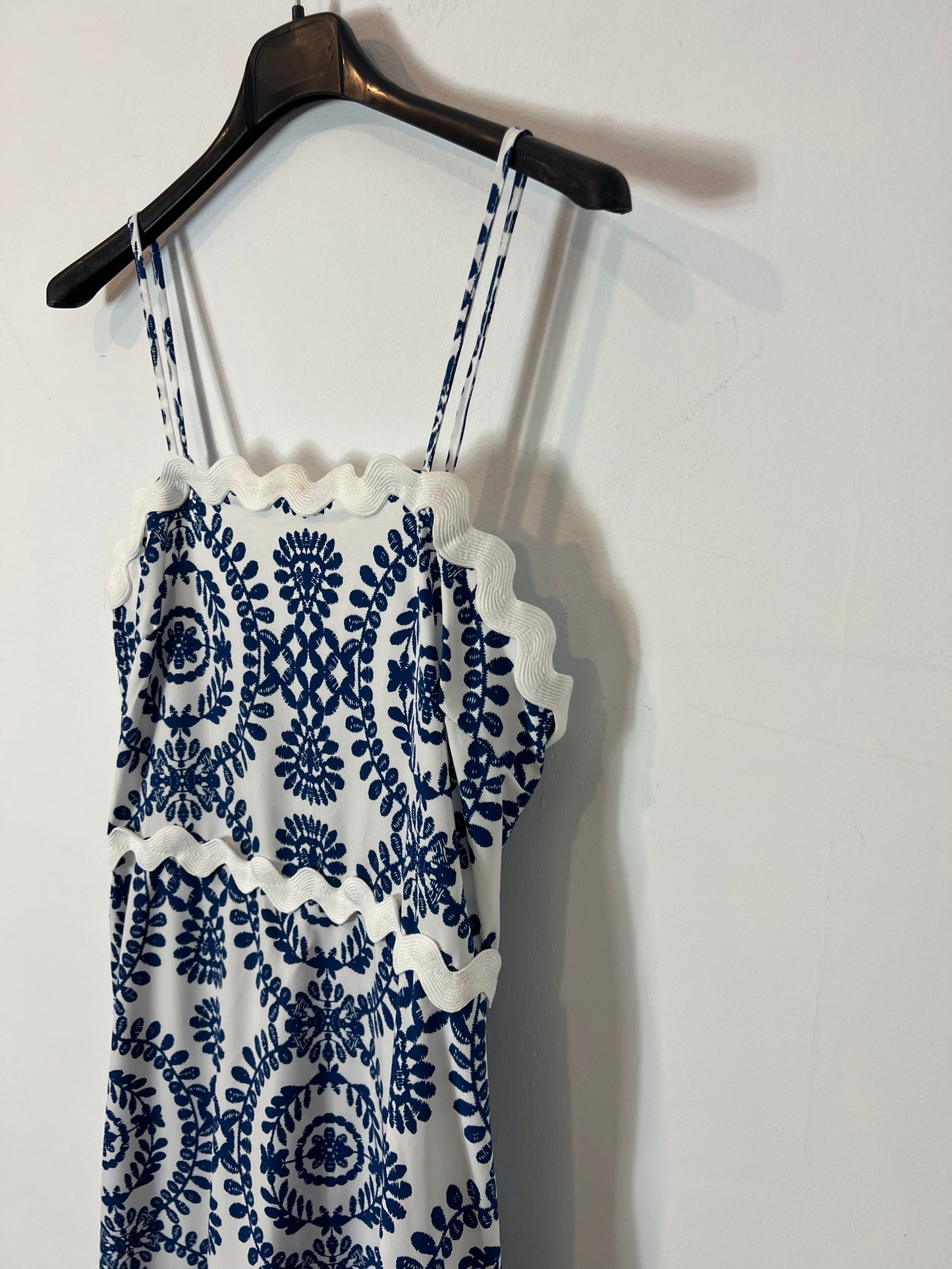 OTHERS. White dress with blue flowers Your(s)