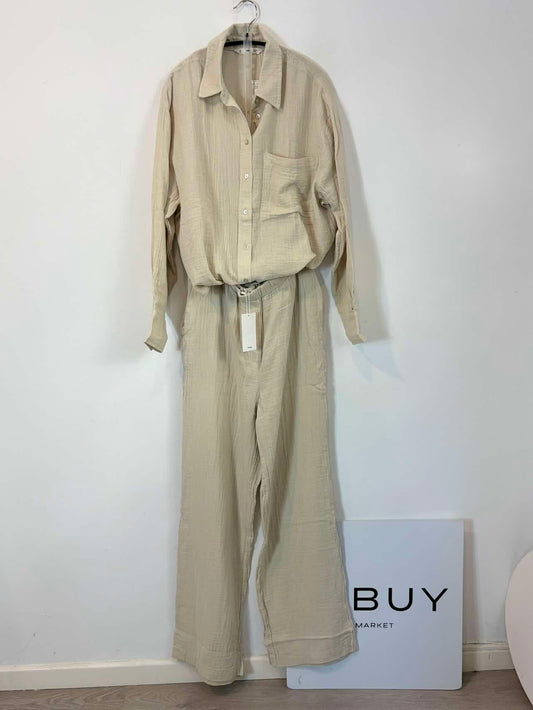 MANGO. Total look beige algodón