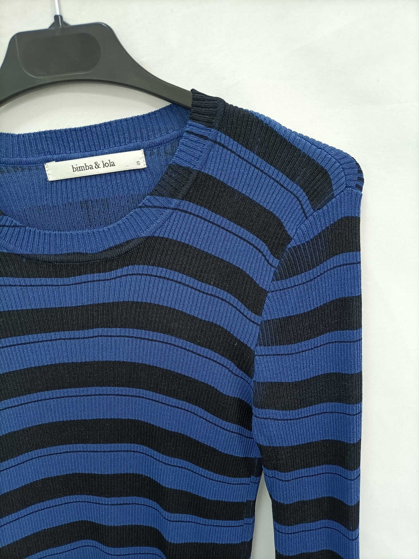 BIMBA Y LOLA. Top rayas azul y negro T.S