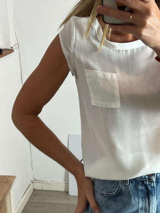 OTRAS. Top blanco fluido. T 38