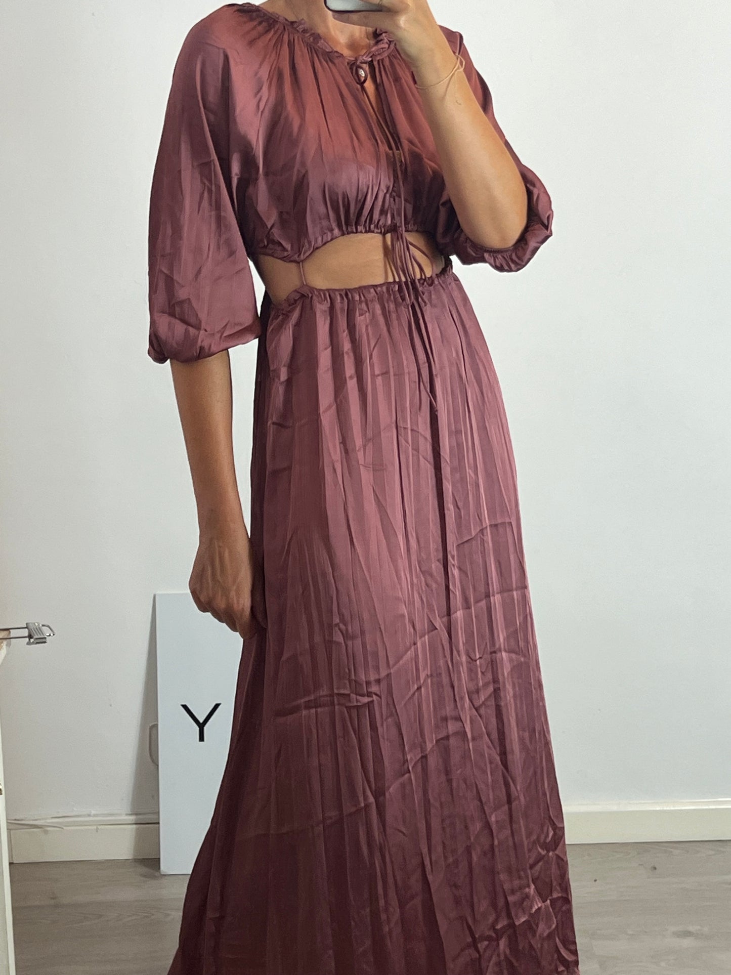 ZARA. Vestido largo satinado aperturas. T S