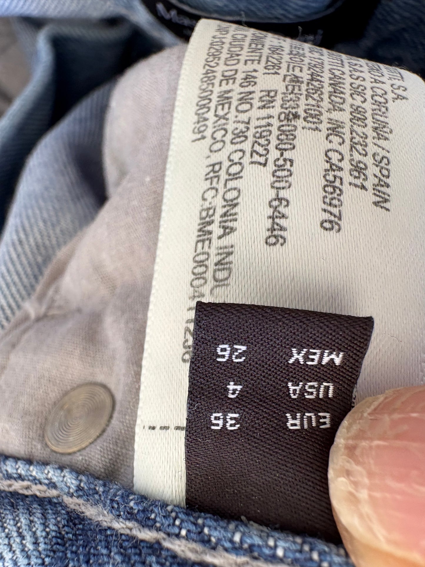 MASSIMO DUTTI. Pantalón denim abotonado