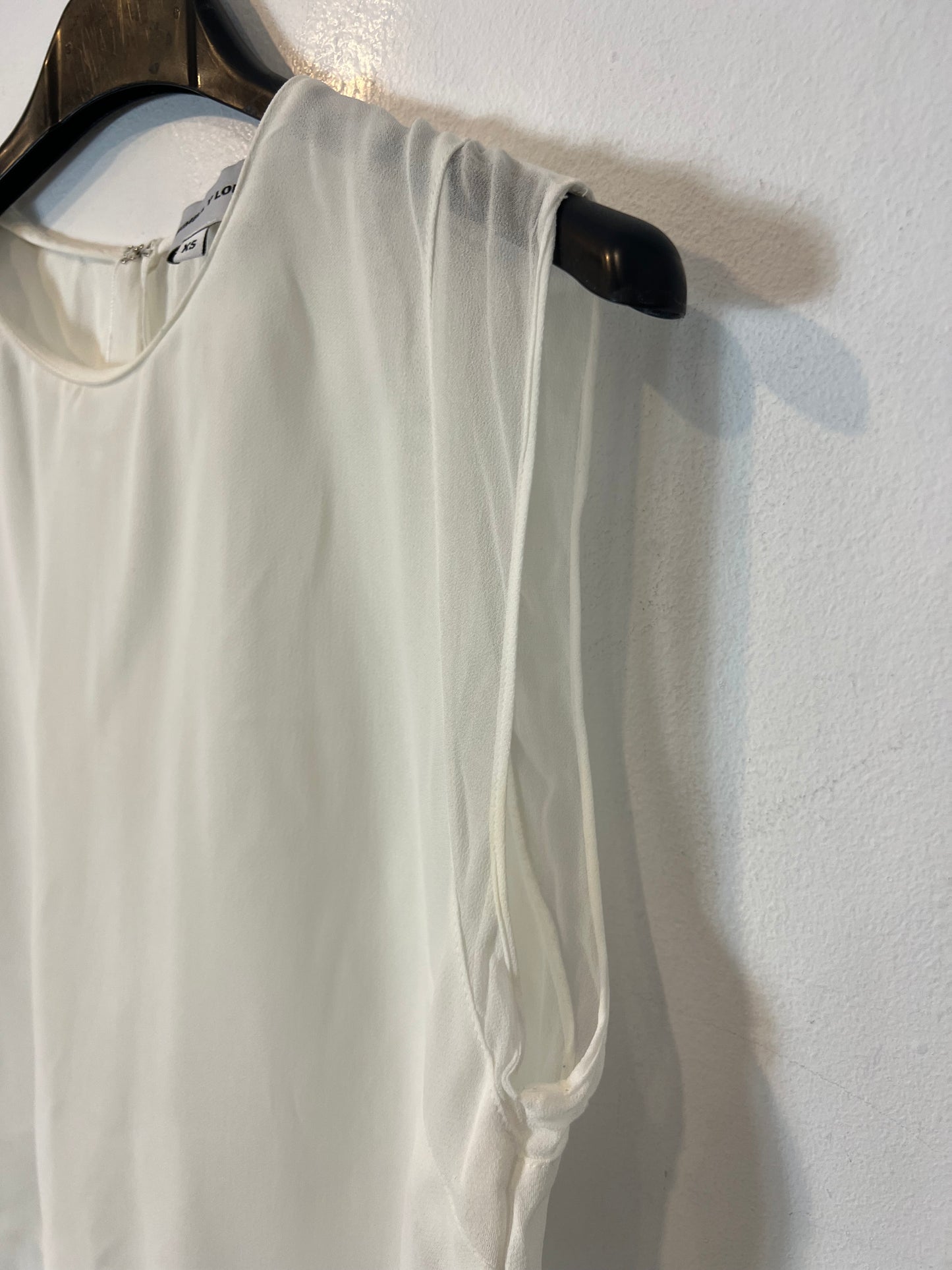 BIMBA Y LOLA. Textured white top. Size XS