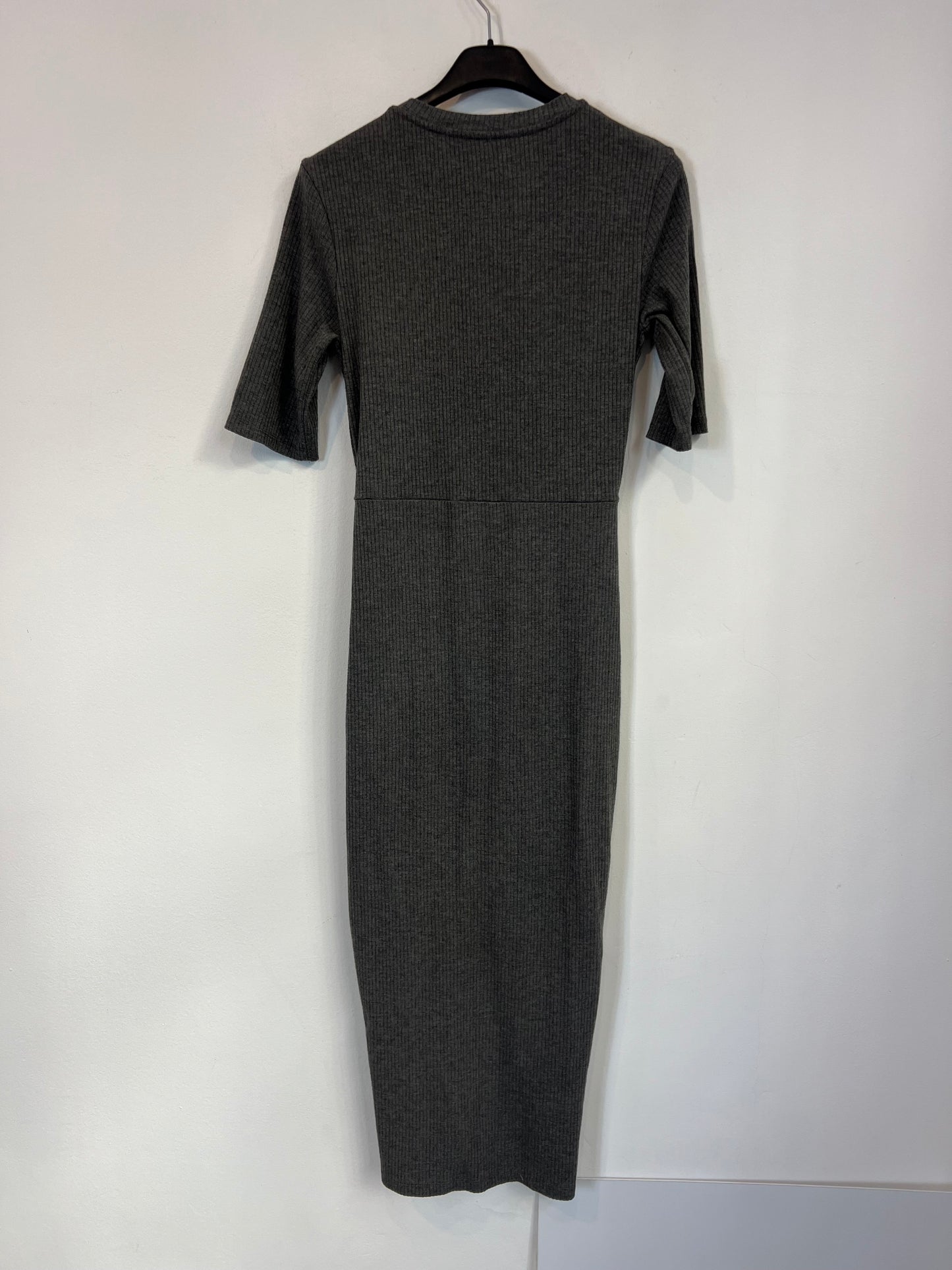 STRADIVARIUS. Tm gray ribbed midi dress