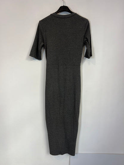 STRADIVARIUS. Tm gray ribbed midi dress