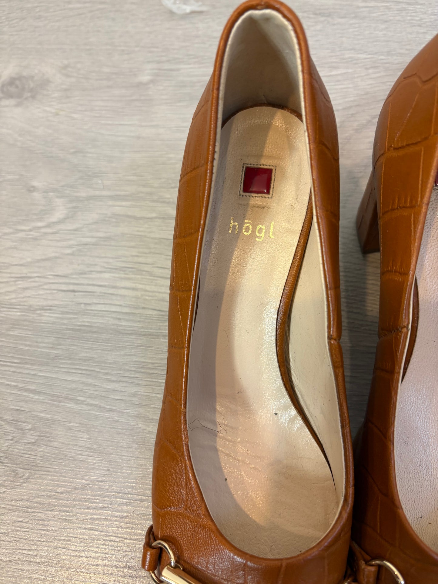 HOGL. Zapatos piel camel hebilla dorada. T 38