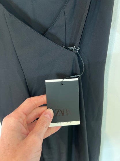 ZARA. Vestido lencero negro T.s