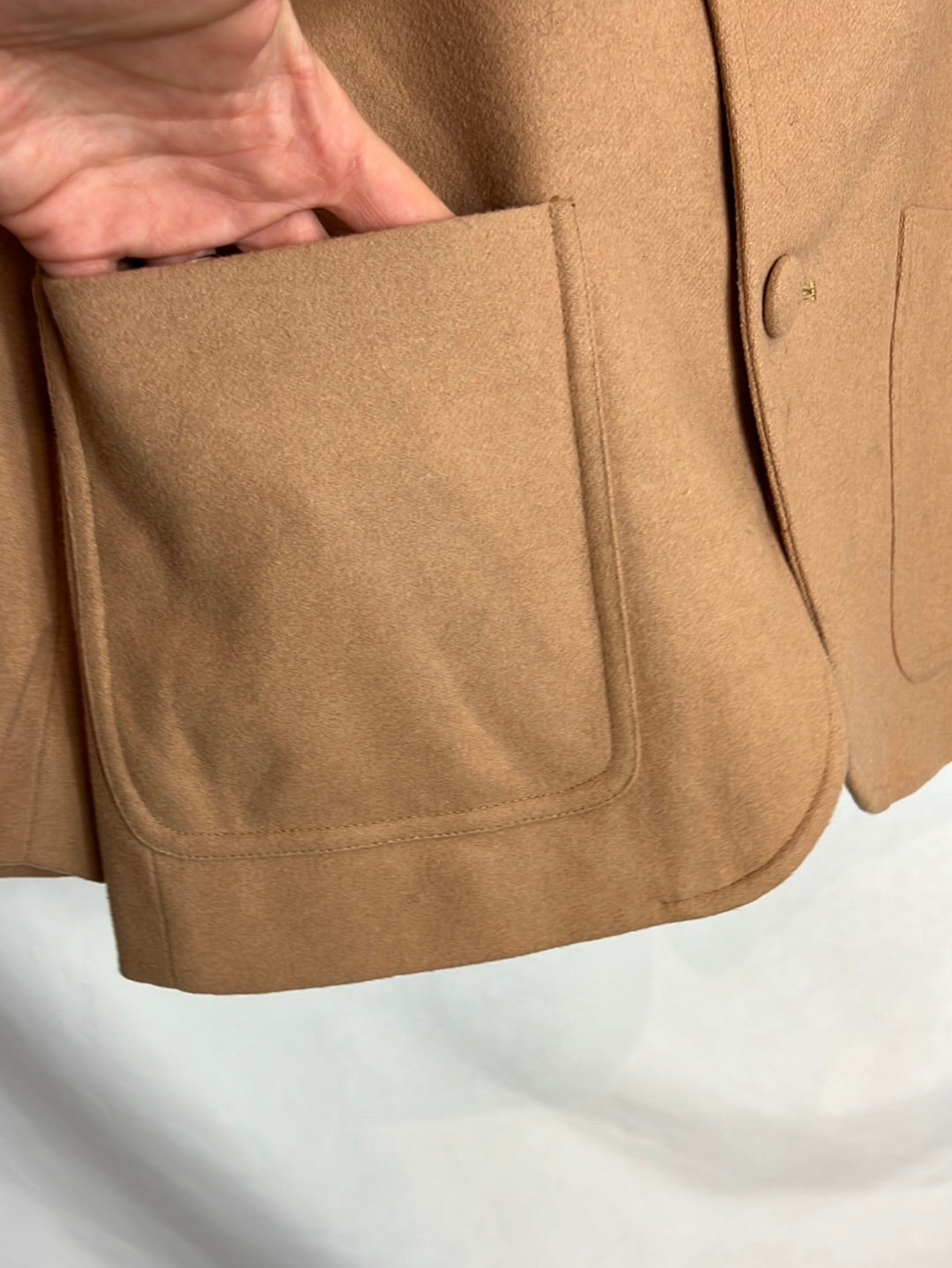 BURBERRYS. Beige wool blazer with pockets. Size 40