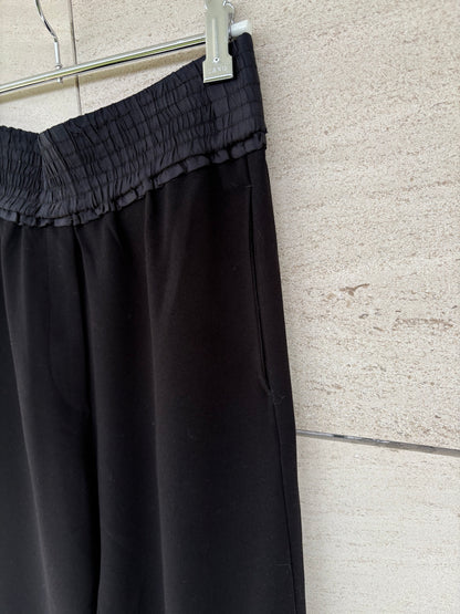 SANDRO. Pantalón fluido detalle cintura