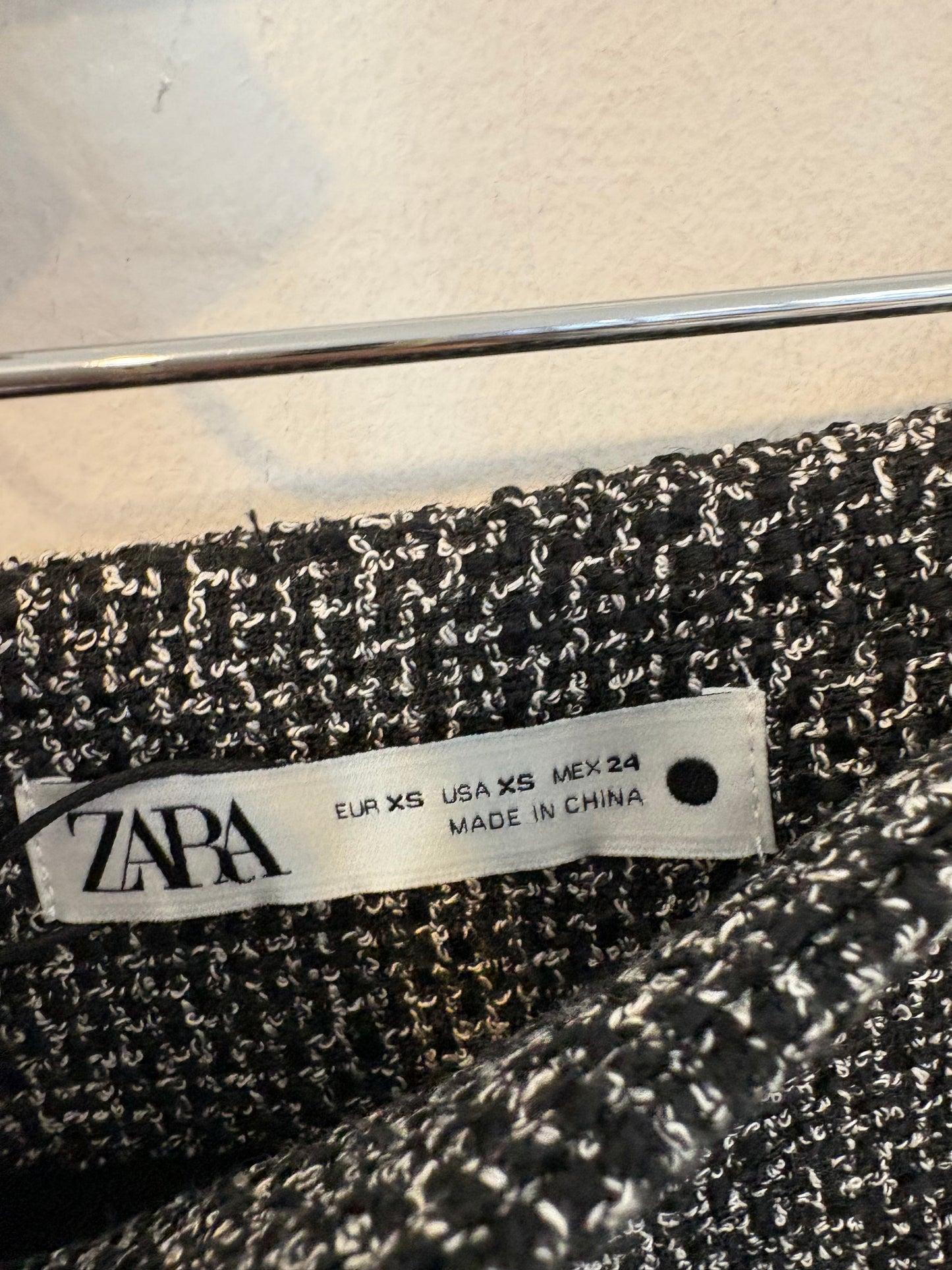 ZARA. Falda corta bicolor