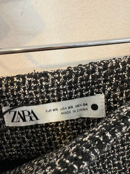 ZARA. Falda corta bicolor