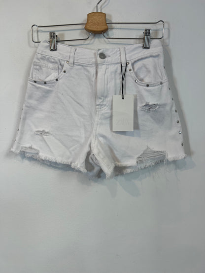 ZARA. Shorts blanco tachuelas T.13-14 años (xs)