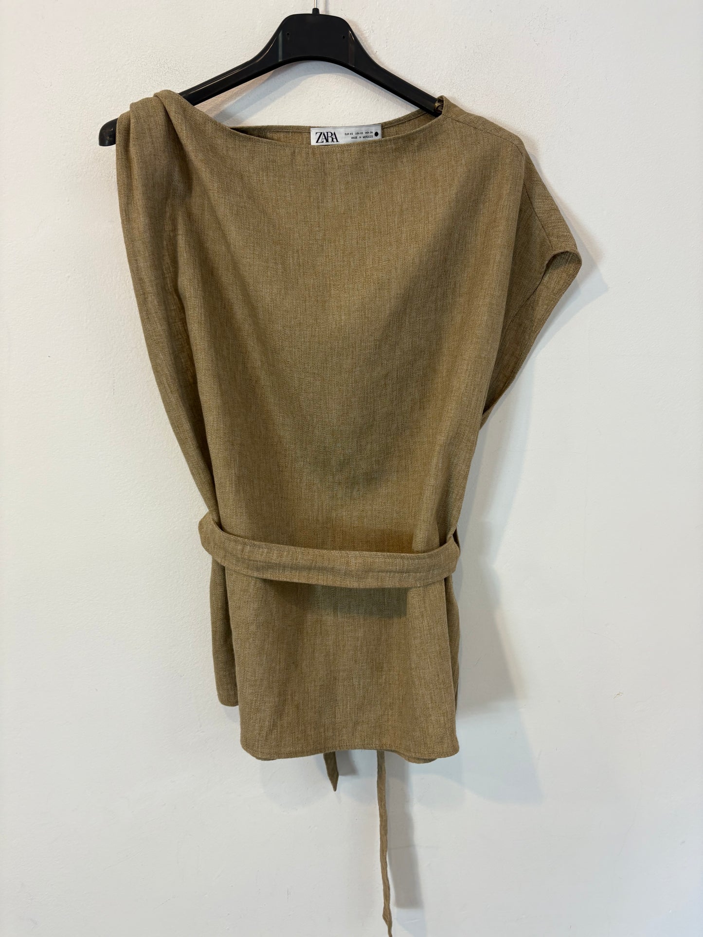 ZARA. Conjunto de lino marrón