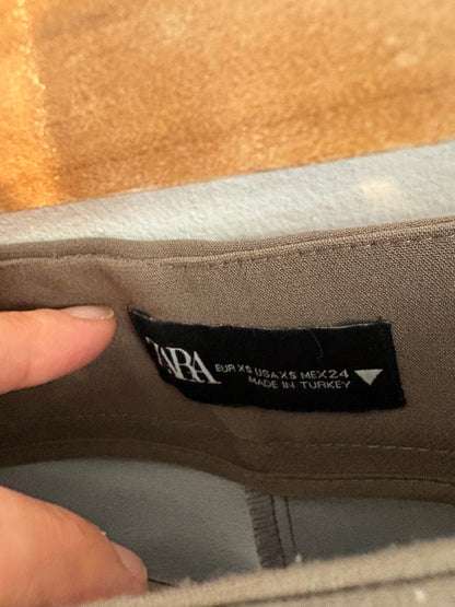 ZARA. Falda pantalón gris verdoso. T XS