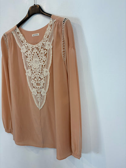 MASSCOB. Blusa seda nude