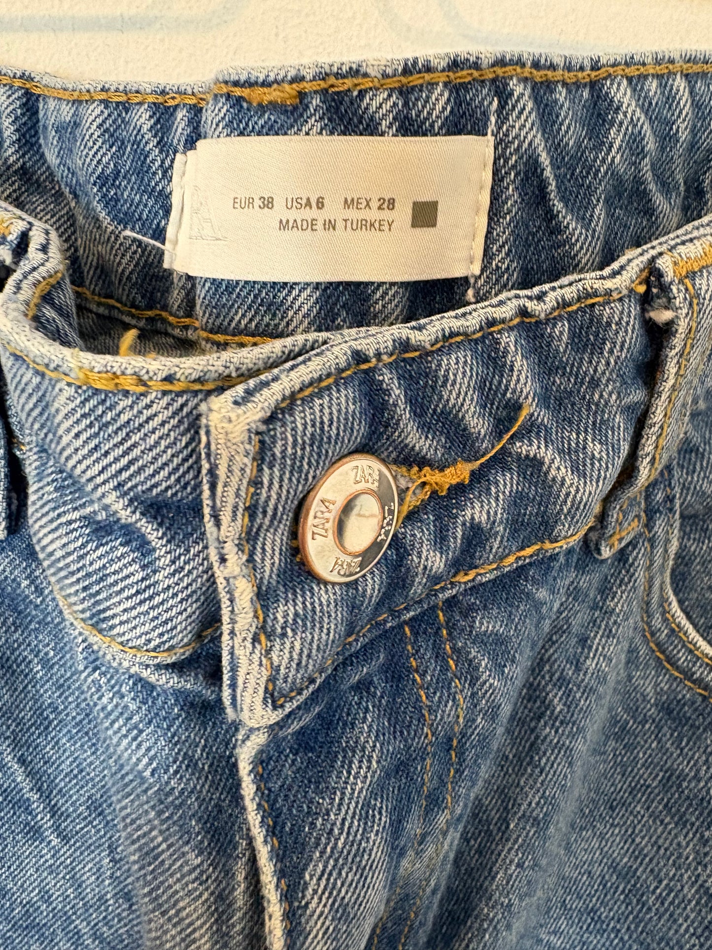 ZARA. Denim pata ancha