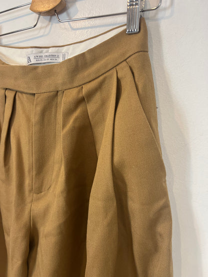 ZARA. Pantalón camel pinzas. T XS (s)