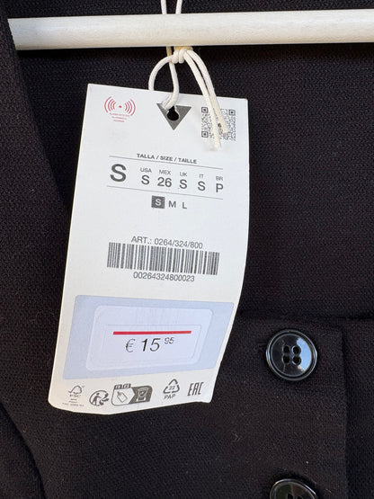 ZARA. Top negro botones