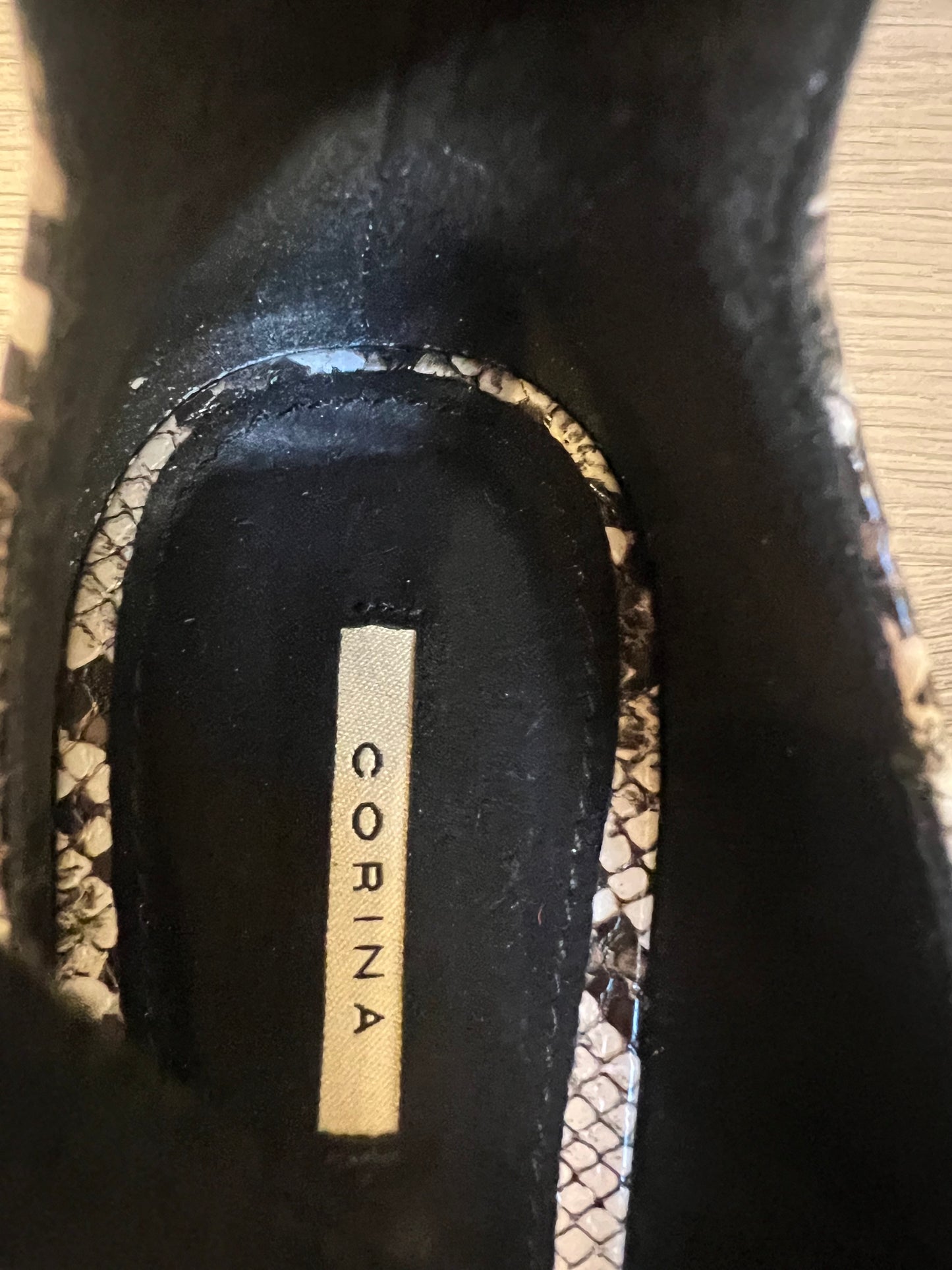 CORINA. Zapato plano animal print doble hebilla. T 38