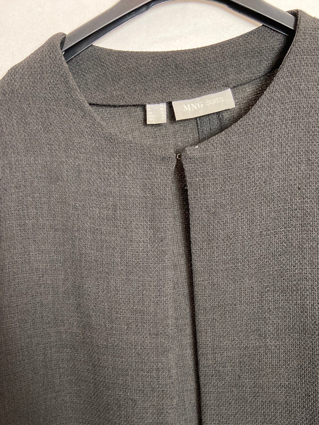 MANGO. Chaqueta fina negra T.42