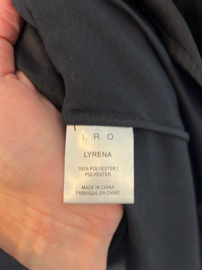 IRO. Blusa negra fluida detalle hombros. T 40