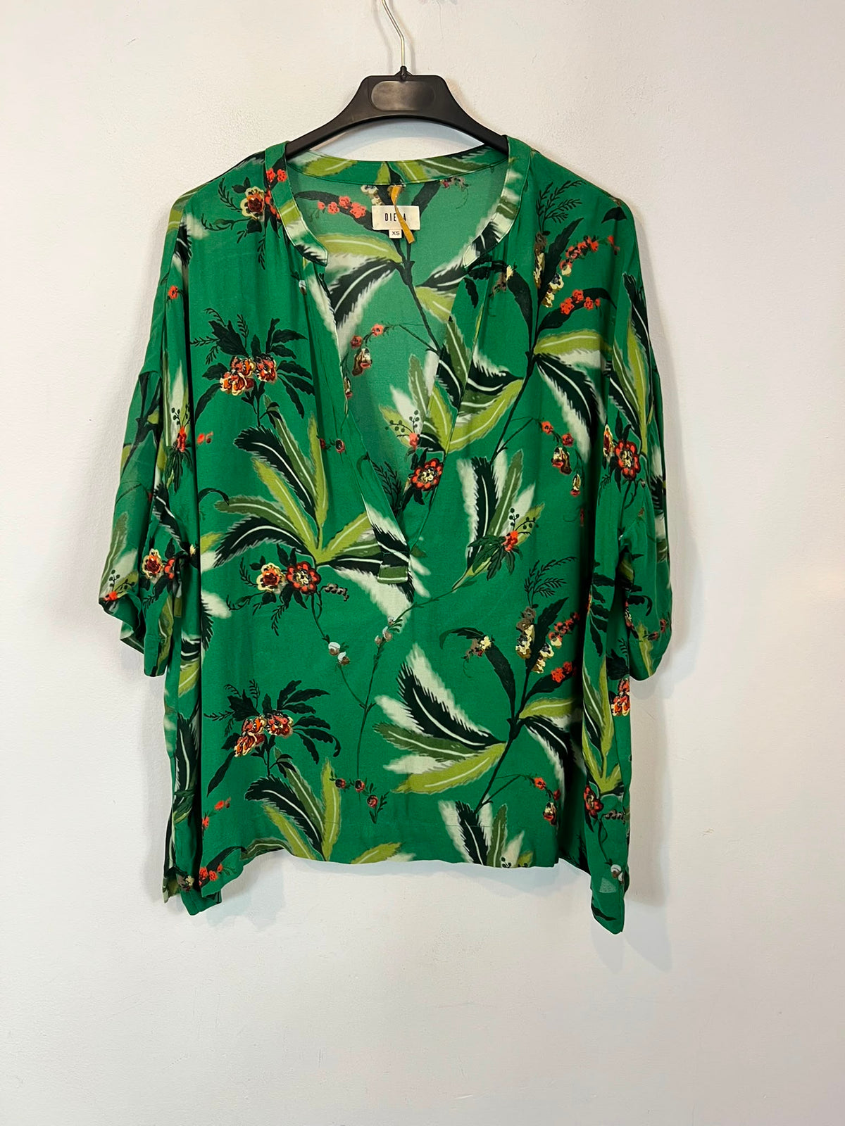 DIEGA. Blusa verde estampada