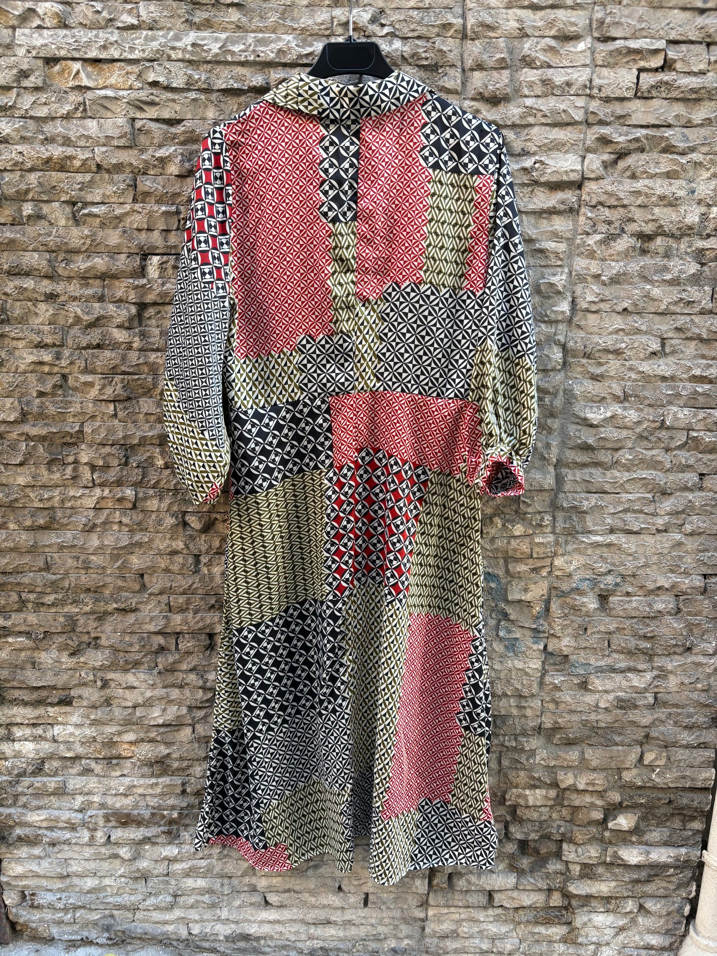 ZARA. Vestido satinado abotonado