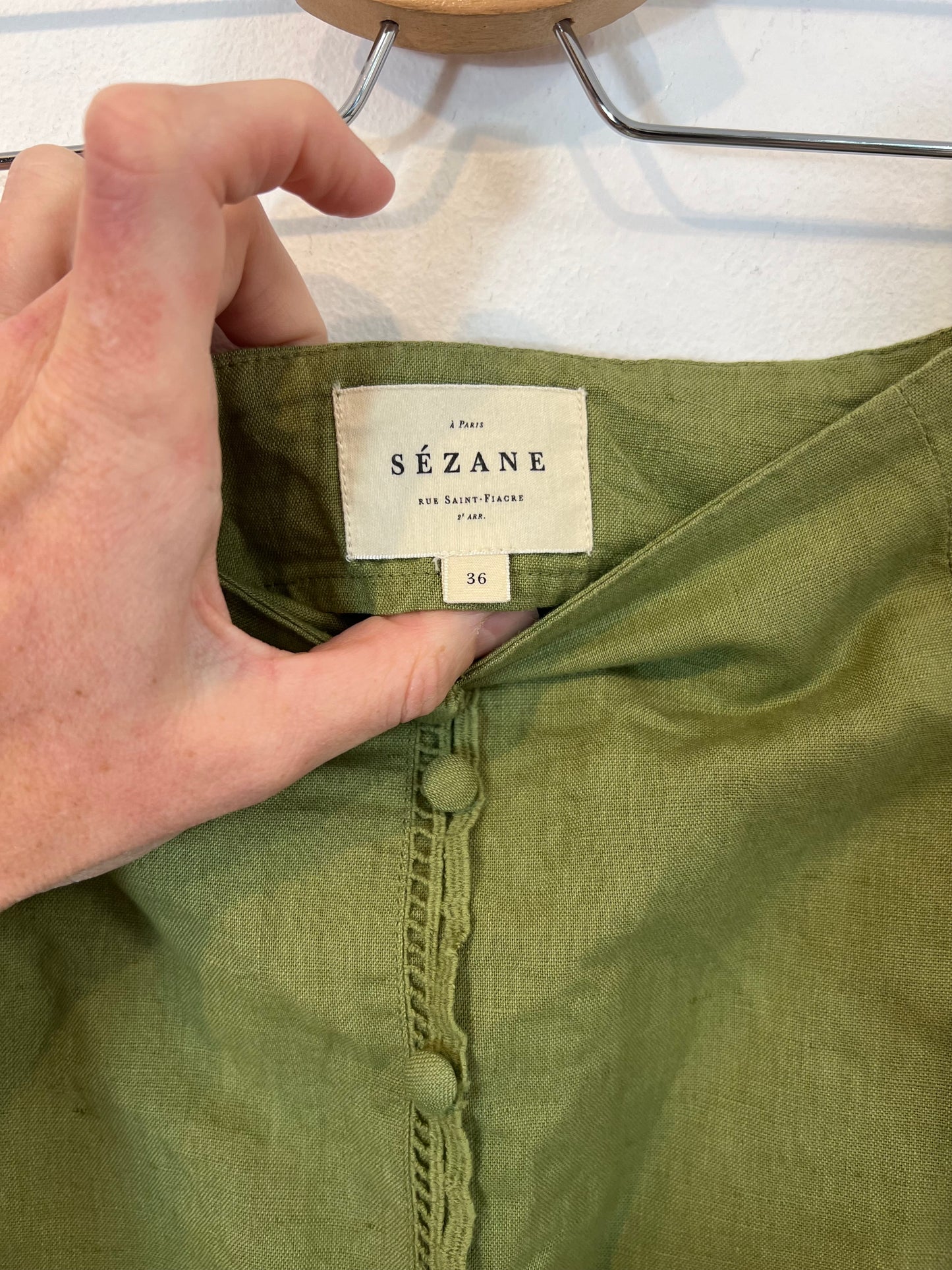 SÉZANE. Falda verde troquelada. T 36