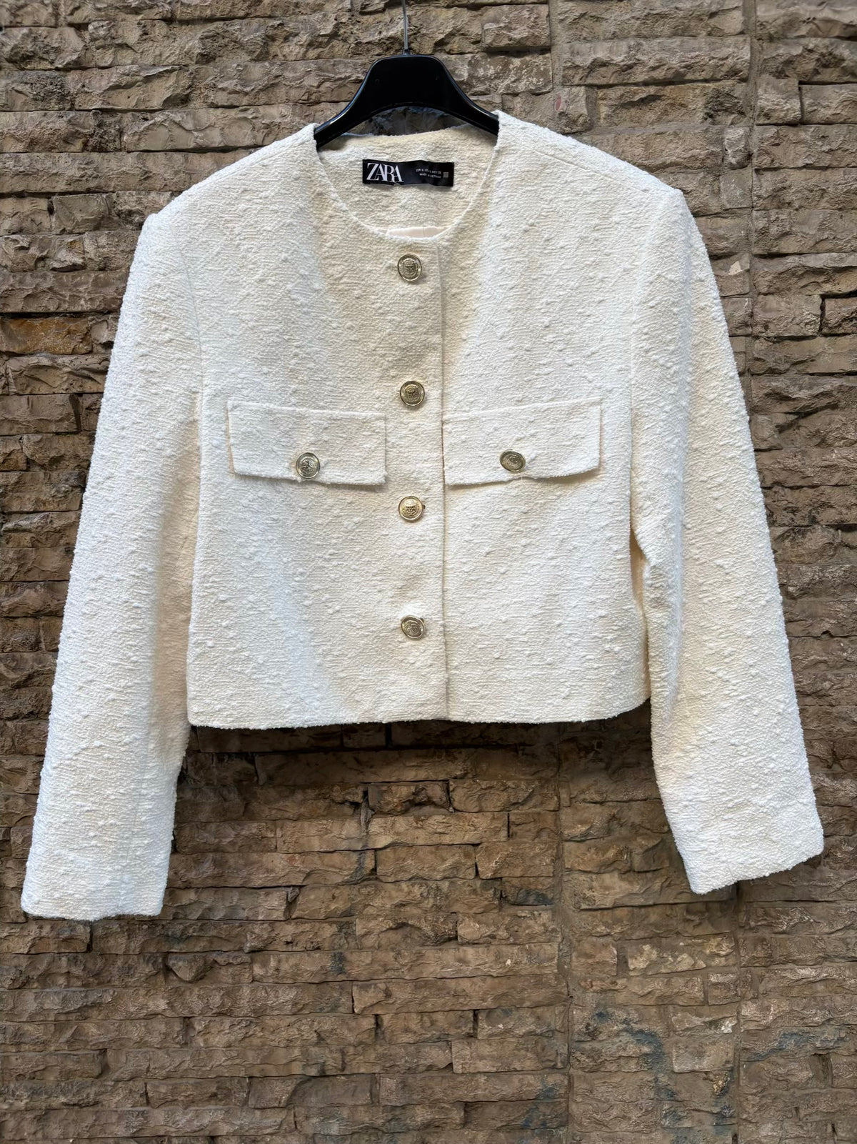 ZARA. Chaqueta tweed cruda