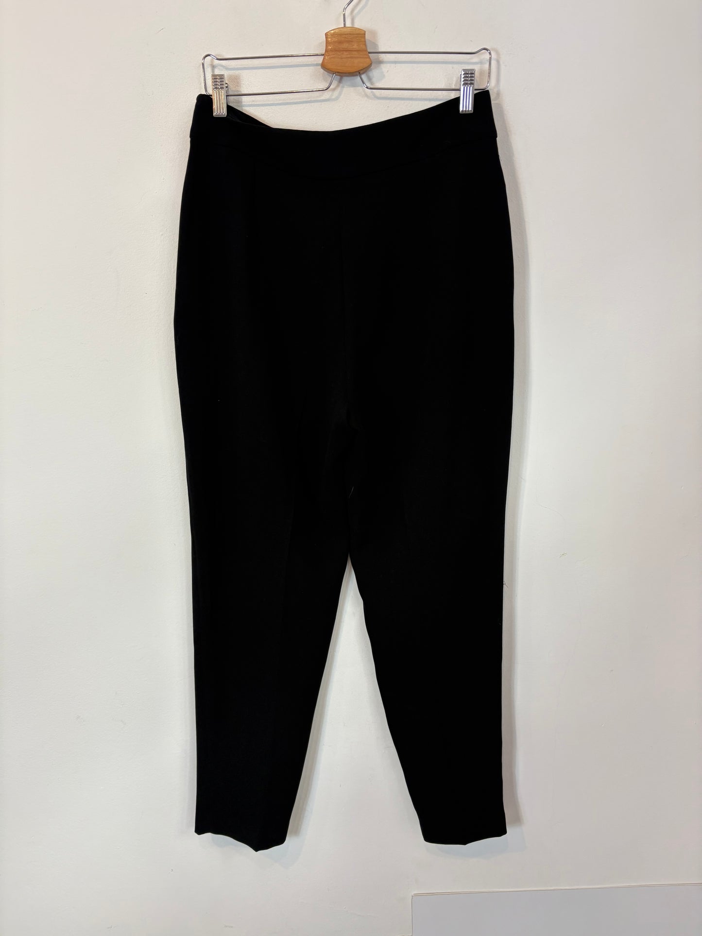 MANGO. Pantalón negro pinzas