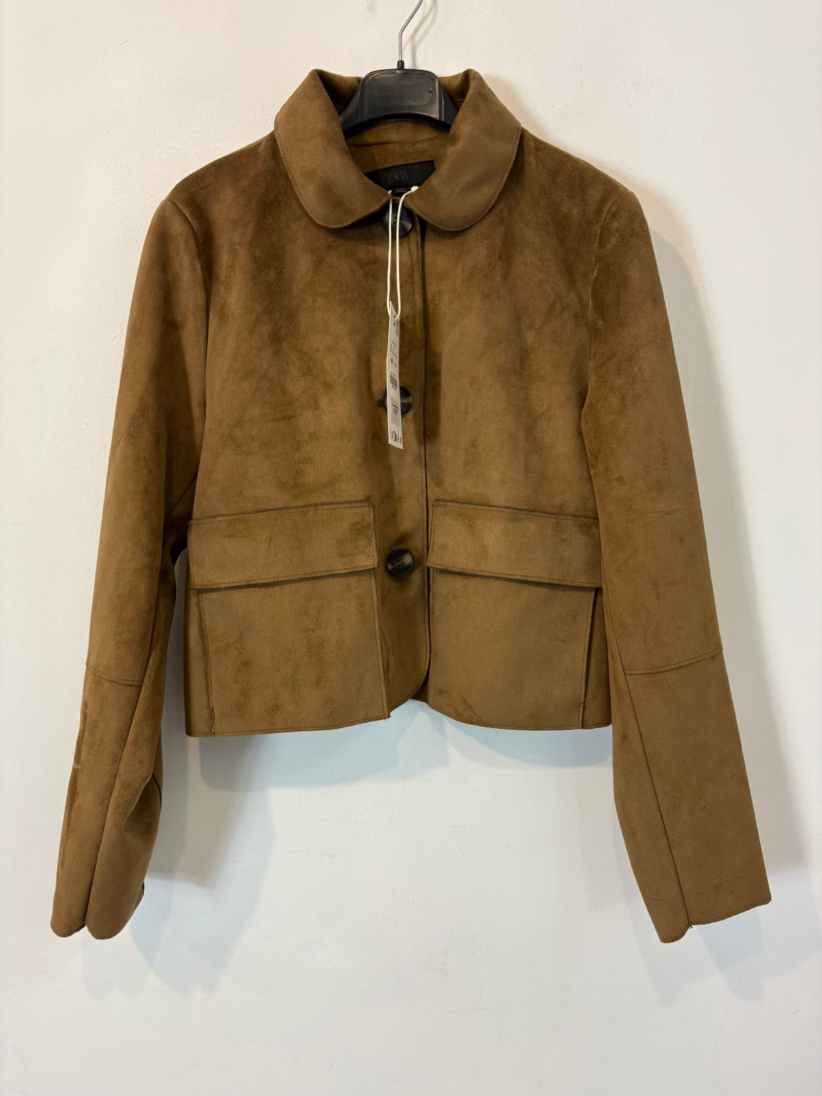 ZARA. Chaqueta efecto piel marrón