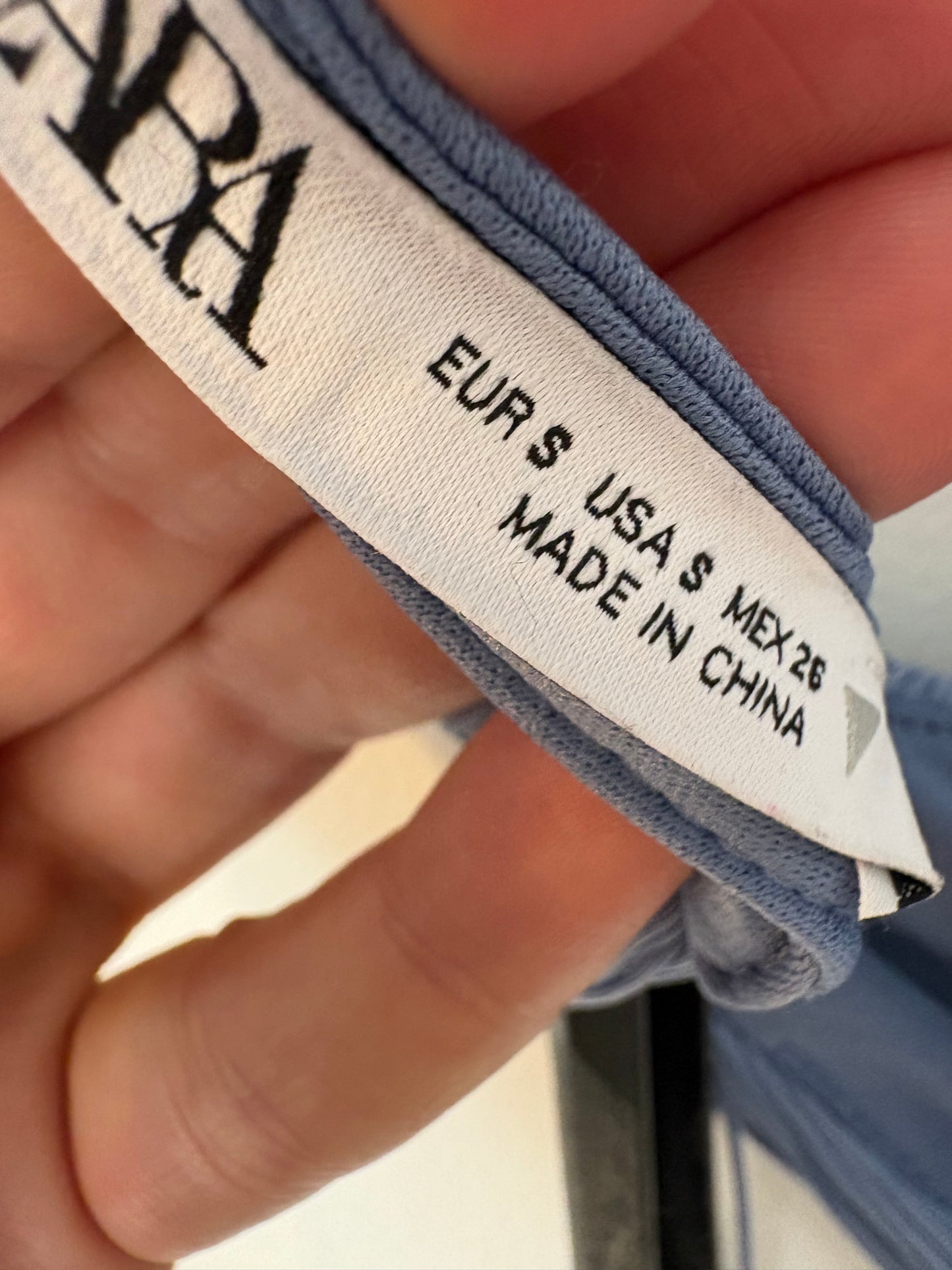 ZARA. Vestido corto flecos espalda al aire. T S