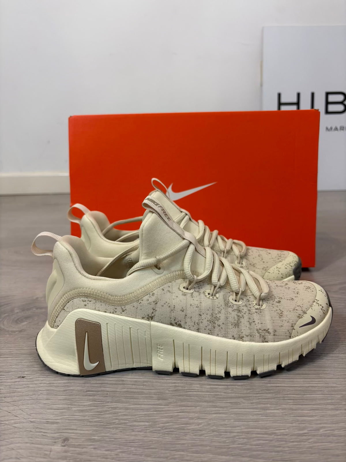 NIKE. Zapatillas depotivas en beige. T 38