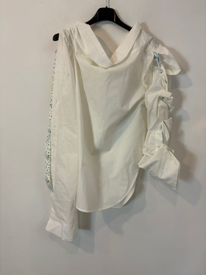 SILVIA TCHERASSI. Camisa blanca detalle mangas