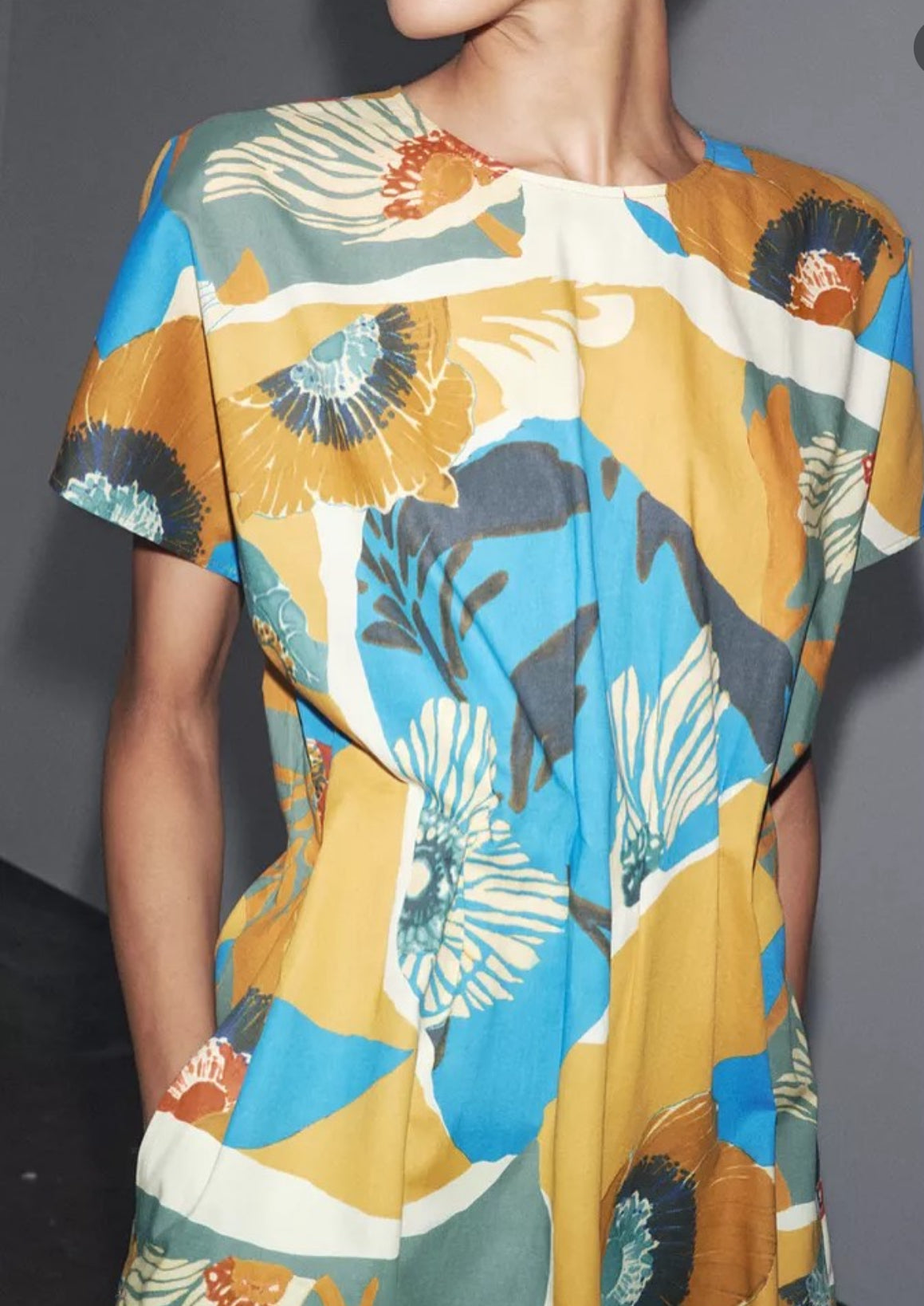 ZARA. Vestido midi estampado