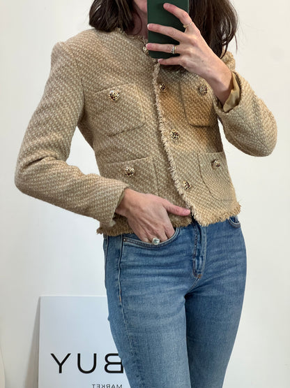 MANGO. Chaqueta tweed botones joya