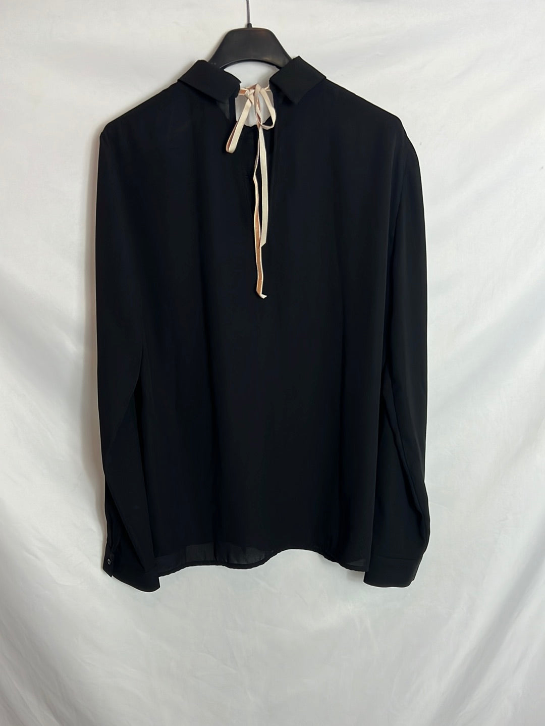 ZARA. Blusa negra semitransparente lazada. T L